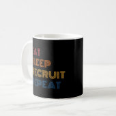 Eat Sleep Recruit Herhaal Funny Retro HR Recruiter Koffiemok (Voorkant links)