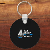 Eat Sleep Sailing Repeat Nautical Boating Humor Qu Sleutelhanger (Voorkant)