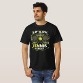Eat Sleep Tennis Repeat T-Shirt – Funny Tennis Lov (Voorkant volledig)