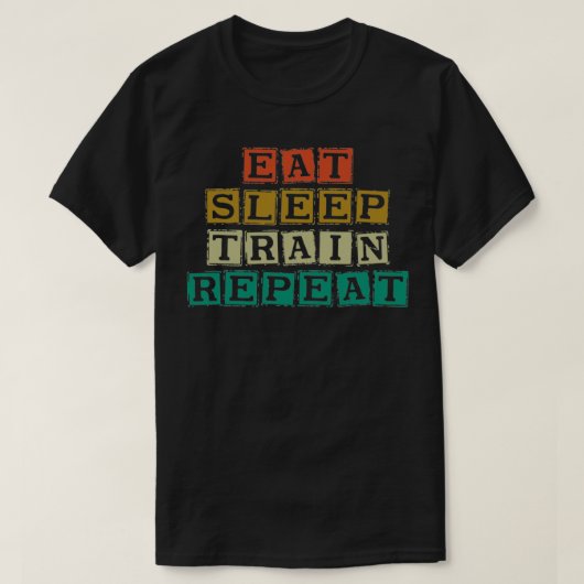 Eat Sleep Train herhaalde T-shirt (Design voorkant)