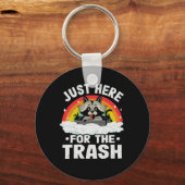 Eat Trash Racon Retro Rainbow Raccoon Sleutelhanger (Voorkant)