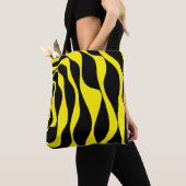 Ebb and Flow 4 in Zwart en Geel Tote Bag (Dichtbij)