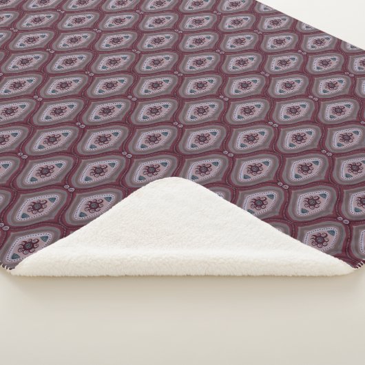 Ebb and Flow Maroon Motif Sherpa Blanket Deken (3/4)