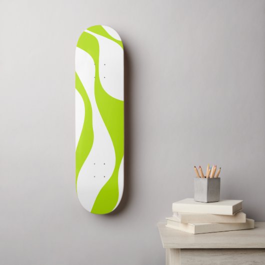 Ebb en Flow 4 in Lime Groen en Wit Persoonlijk Skateboard (Muurkunst)