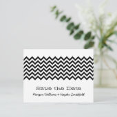 Ebony Simple Chevron Save the Date Briefkaart (Staand voorkant)