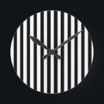 Ebony Snow Ronde Klok<br><div class="desc">Ebony Snow is een eenvoudig ontwerp van zwarte en witte strepen dat bij alle gelegenheden en voorwerpen past. Dit afbeelding is beschikbaar op een verscheidenheid van andere producten,  enkel klik de verbinding onder de foto dichtbij "over dit Ontwerp".</div>