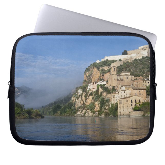 Ebro (Ria Ebre) Templar castle;  vroeg Laptop Sleeve (Voorkant)