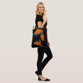 Echo van de Menigte Tote Bag (Op model)