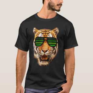 Echt coole tijger voor jongen met groen gestreept  t-shirt