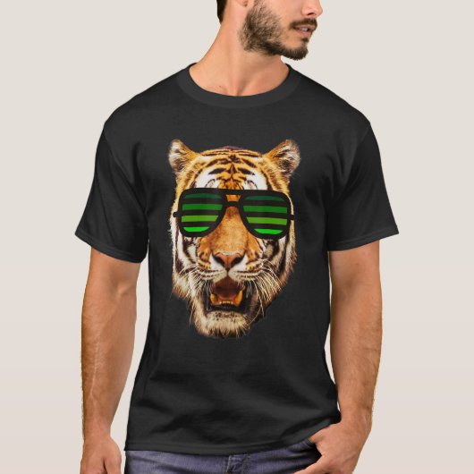 Echt coole tijger voor jongen met groen gestreept  t-shirt (Voorkant)