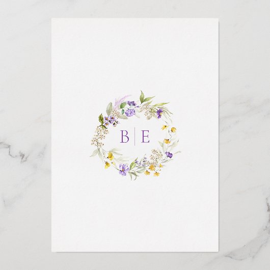 Echt Goud en Paarse Bloemen Monogram Bruiloft Folie Uitnodiging (Achterkant)
