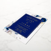 Echt Goud Modern Blauw Wit Bloemen Bruiloft Folie Folie Uitnodiging (Gedraaid)