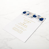 Echt Goud Modern Royal Blue Bloemen Bruiloft Folie Uitnodiging (Gedraaid)