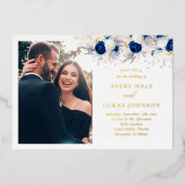 Echt Goud Moderne Blauwe Bloemen Foto Bruiloft Folie Uitnodiging (Voorkant)