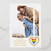 Echt gouden effect Pride Rainbow Heart Lesbian Gay Folie Uitnodiging (Voorkant)