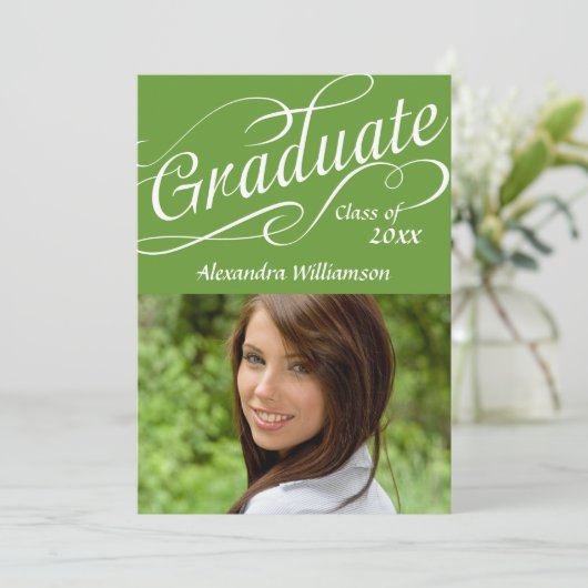 Echt groen W/Zwirly Script Celebrate Afstuderen Kaart (Staand voorkant)