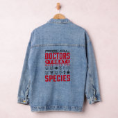 Echte artsen behandelen meer dan één diersoort denim jacket (Hangar)
