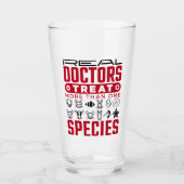 Echte artsen behandelen meer dan één diersoort glas (Voorkant)
