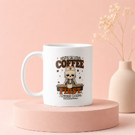 Echte enge koffie eerst, later spoken verpleegster koffiemok