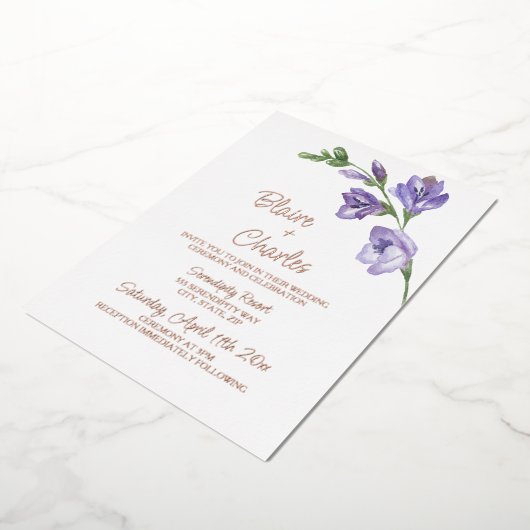 Echte Folie lavendel en groene huwelijksuitnodigin Folie Uitnodiging (Gedraaid)