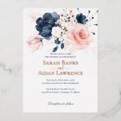 Echte Folie Navy Blue en Blush Roze bloemenbruilof Folie Uitnodiging (Voorkant)