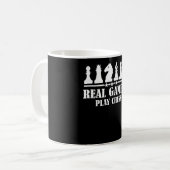 Echte gamers spelen schaak koffiemok (Voorkant links)