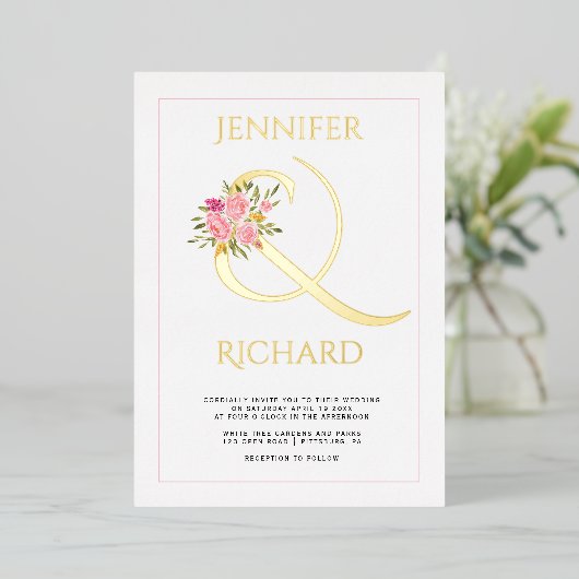 Echte goudfolie ampersand en roze rozen bruiloft v folie uitnodiging (Staand Voorkant)