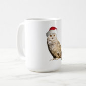 Echte kerstbosuil met een hapje en een feest koffiemok (Voorkant links)