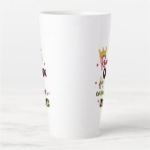 Echte koninginnen maken elkaars kronen vast latte mok (Voorkant)