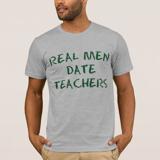 Echte Mannen Datum Leerkrachten Groene Funny T-shirt (Voorkant)