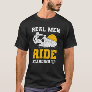Echte Mannen die opstaan voor Jet Skien T-shirt