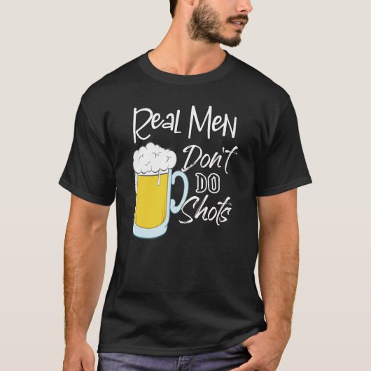 Echte Mannen doen geen schoten op bier Alcohol Fun T-shirt (Voorkant)
