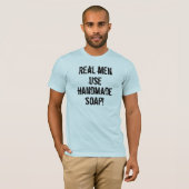 Echte Mannen Gebruik handgemaakte zeep! T-shirt (Voorkant volledig)