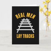 Echte mannen leggen rails vast kaart (Gele Bloem)