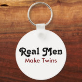 Echte mannen maken tweelingen – Grappig cadeau voo Sleutelhanger (Achterkant)