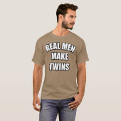 ECHTE MANNEN MAKEN TWINS T-SHIRT (Voorkant volledig)
