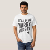 Echte Mannen Marry Nurses T-shirt (Voorkant volledig)