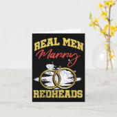 Echte Mannen marry Redhead Wedding Groom Bride Gin Kaart (Gele Bloem)
