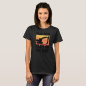 Echte Mannen spelen in de vuile graafmachine T-shirt (Voorkant volledig)