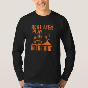 Echte Mannen spelen in de vuile klinknagels T-shirt