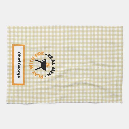 Echte Mannen spelen met Fire Barbecue Grill Theedoek (Horizontaal)