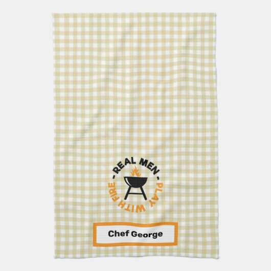 Echte Mannen spelen met Fire Barbecue Grill Theedoek (Verticaal)