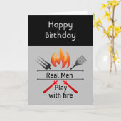 Echte Mannen spelen met Fire Fun BBQ Birthday Kaart (Gele Bloem)