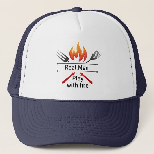 Echte Mannen spelen met Fire Fun BBQ Quote Trucker Pet (Voorkant)