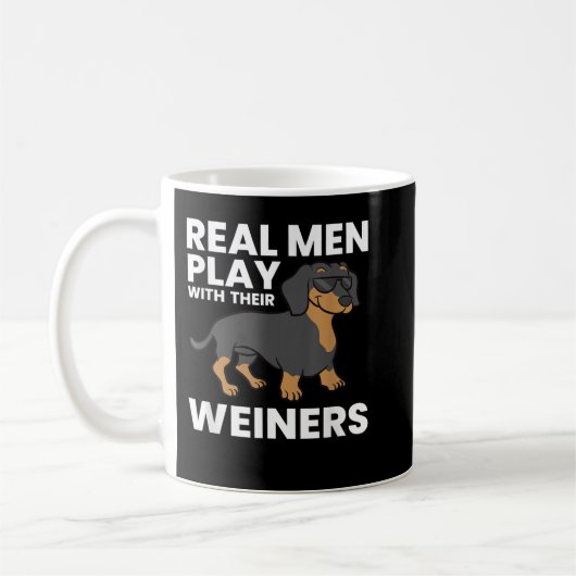 Echte Mannen spelen met hun Weiners Funny Dachshun Koffiemok (Links)