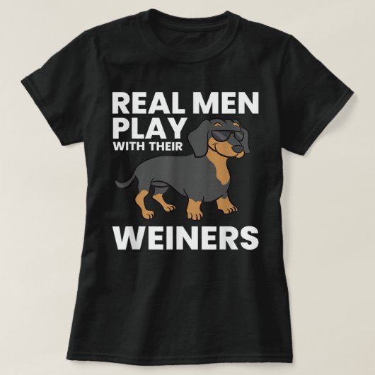 Echte Mannen spelen met hun Weiners Funny Dachshun T-shirt (Design voorkant)