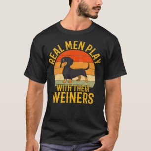 Echte mannen spelen met hun weiners Funny Dachshun T-shirt