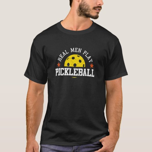 Echte Mannen Spelen Pickleball T-shirt (Voorkant)