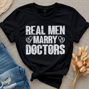 Echte Mannen Trouwen Artsen Grappige Dokter Waarde T-shirt