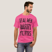 Echte Mannen Trouwen Dokters Grappige Snarky Docto T-shirt (Voorkant volledig)